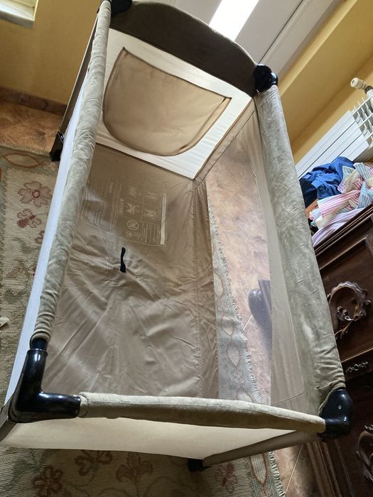 Cama de viagem ou parque em bom estado