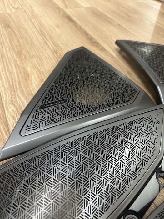 BMW 5 G60  комплект сіток з підсвіткою Bowers&Wilkins для BMW 5 G60