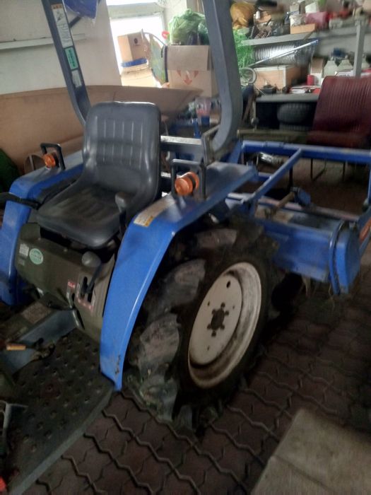 Японський мінітрактор. Мінітрактор Iseki Tm 17 з прицепом