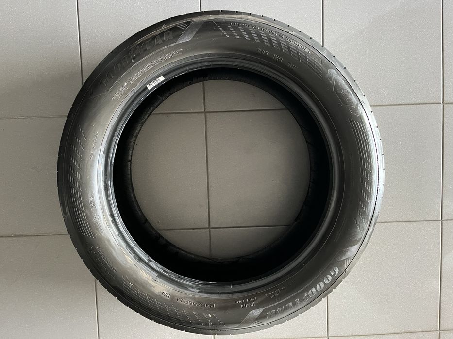 2 pneus Goodyear Eagle F1 255/50/R19 e 235/55/R19