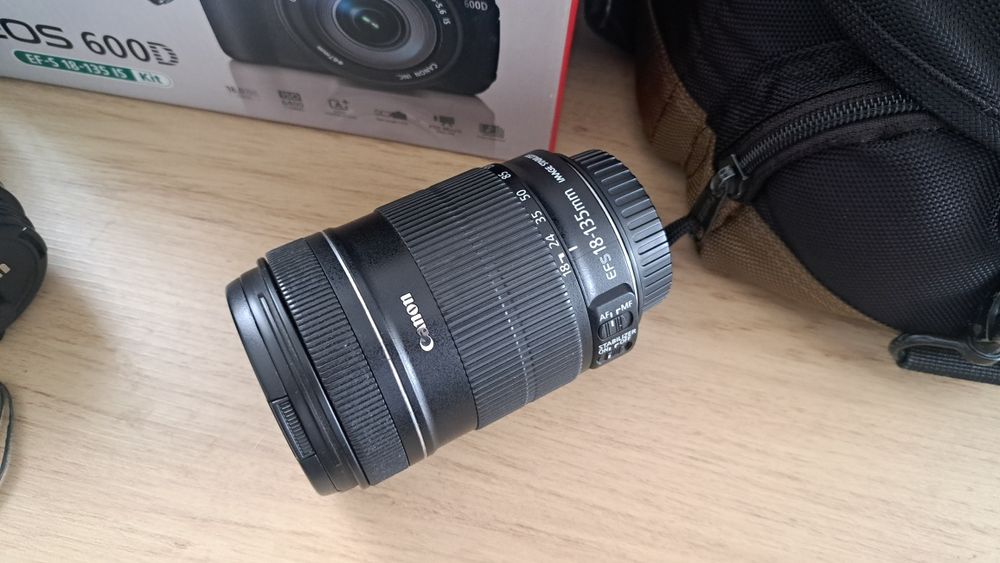Canon EOS 600D + 18-55mm + 18-135mm STM + Extras