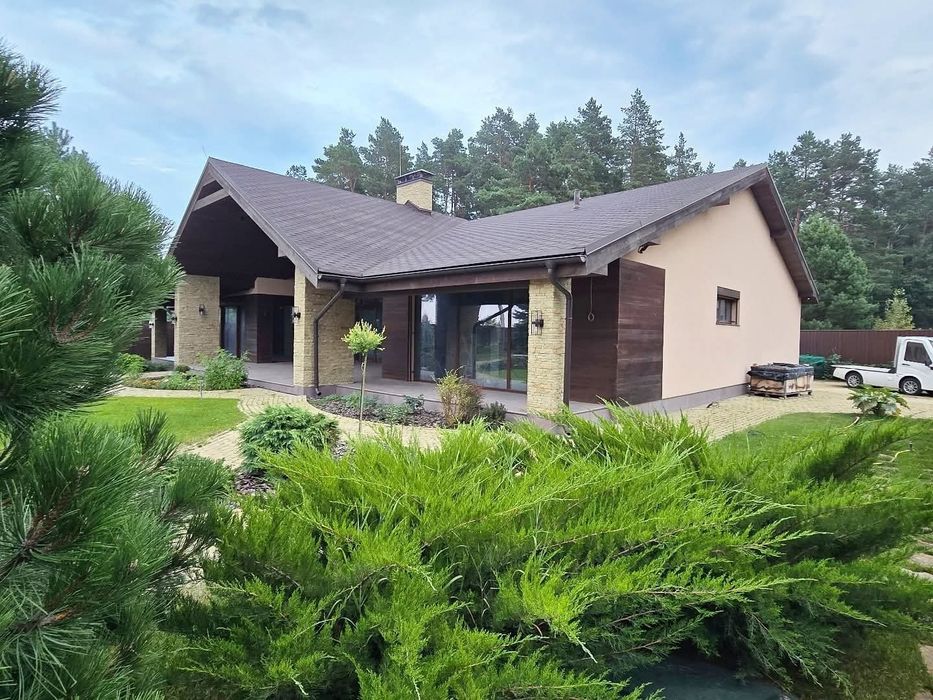 Автономний будинок 297 м2 басейн сон батареї у містечку с. Березівка