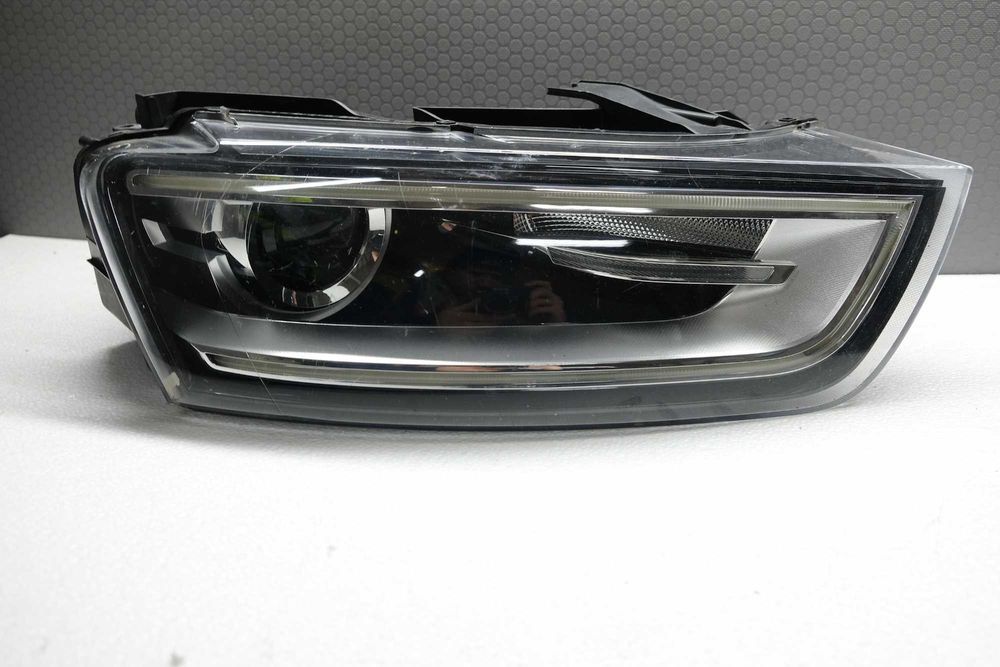 Lampa prawy przód xenon Audi Q3 8U
