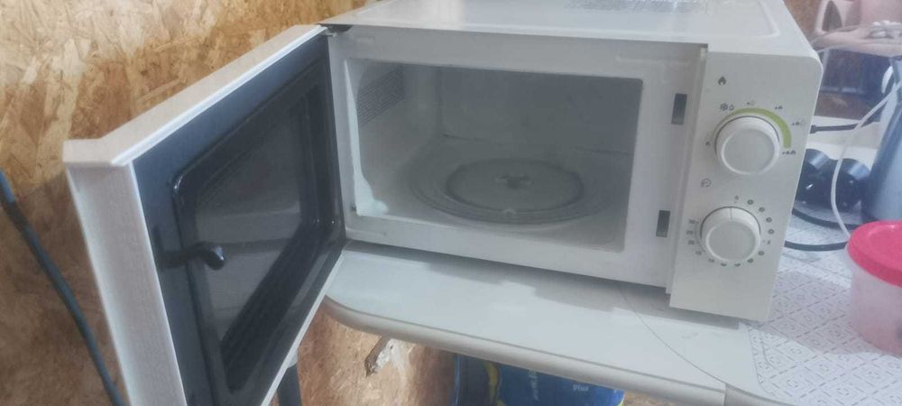 Termoacumulador e Frigorífico e Microondas