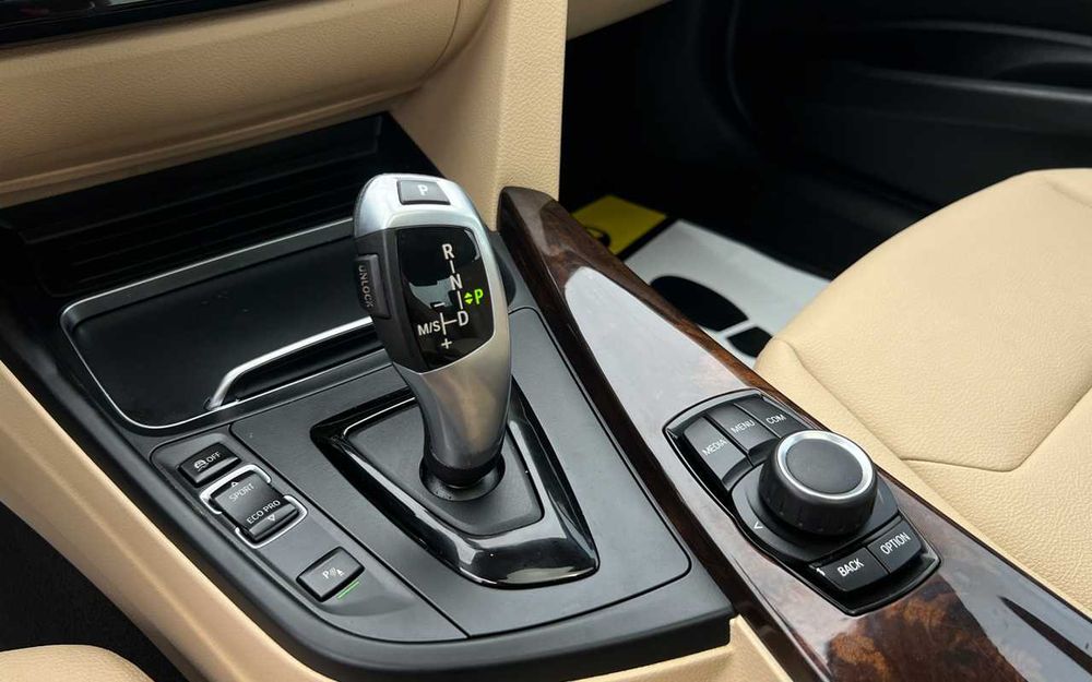 BMW 320 I 2017 року