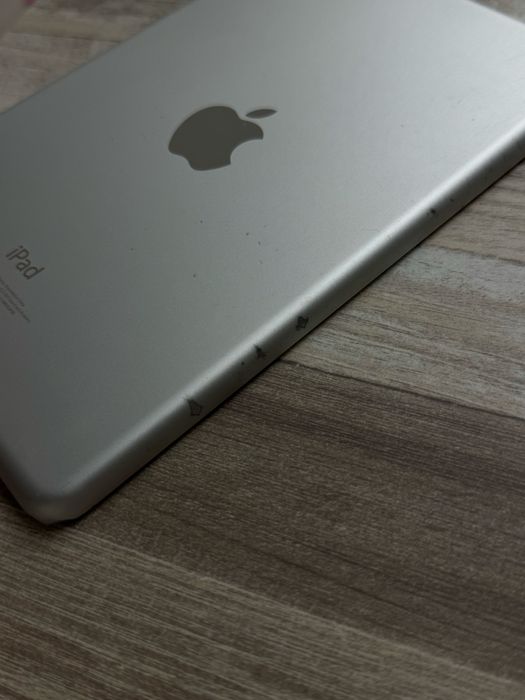 iPad mini 16GB Wi-Fi / повністю робочий / тріснутий екран
