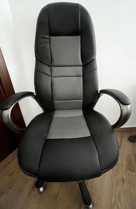 Fotel biurowy obrotowy