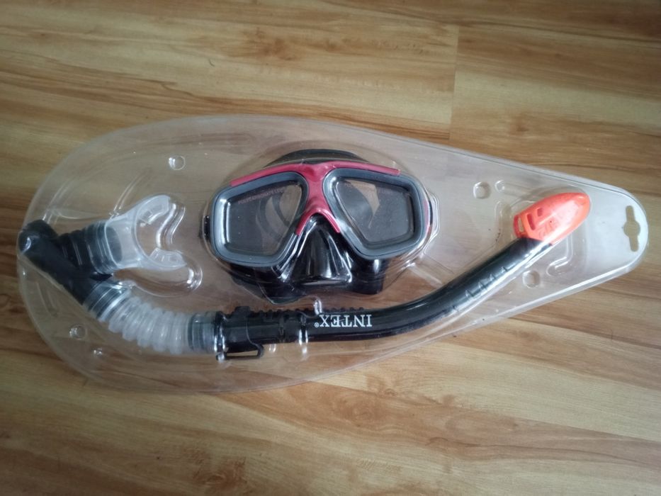 Маска з трубкою для плавання 500 грн