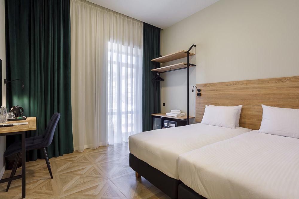 Номер з балконом Готель Літо Одеса є генератор та укриття