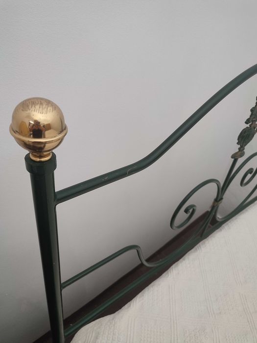 Cama de solteiro de ferro com colchão