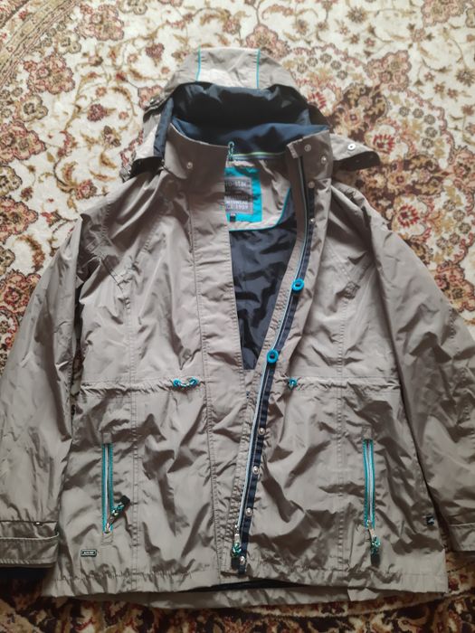 Ветровка женская