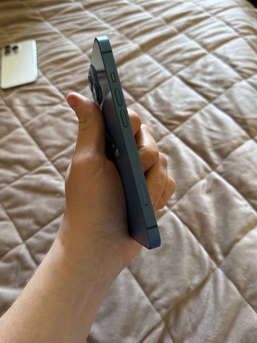 Продам Iphone 13 128