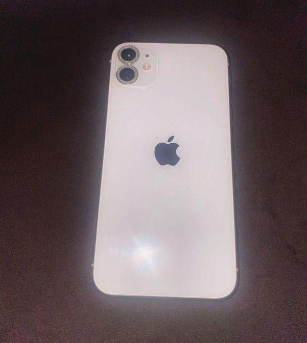Айфон 11 64 ГБ 77% батарея