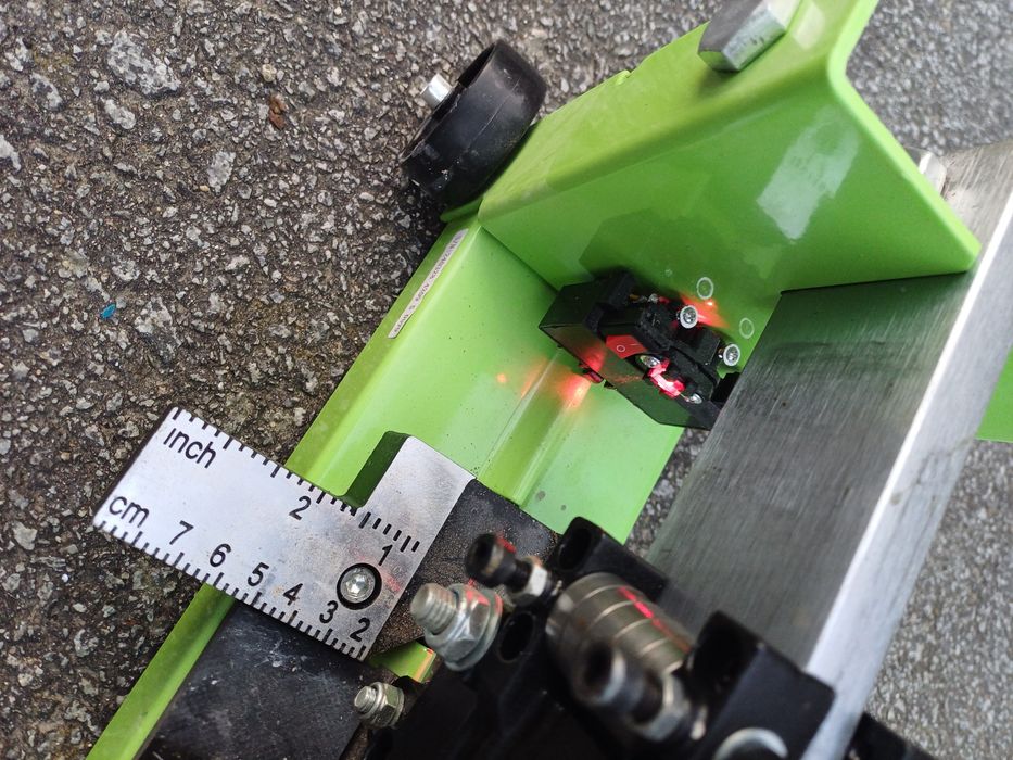 Máquina de ladrilho para peças até  1 metro.