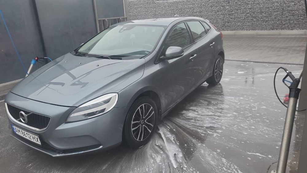 Volvo v40 хетчбек