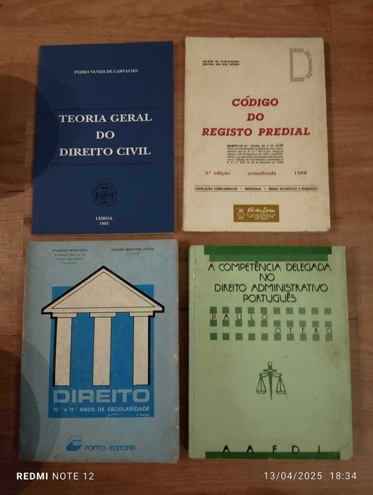 Conjunto de 26 livros de direito