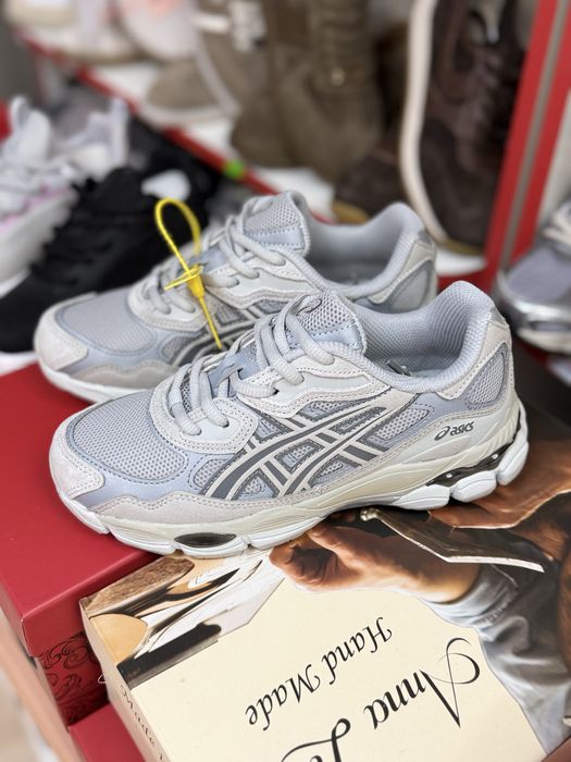 Кросівки сірого кольору Asics Gel-NYC