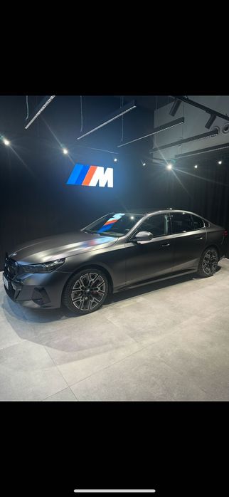 Auto do ślubu BMW G60 frozen deep grey Sieradz całe łódzkie