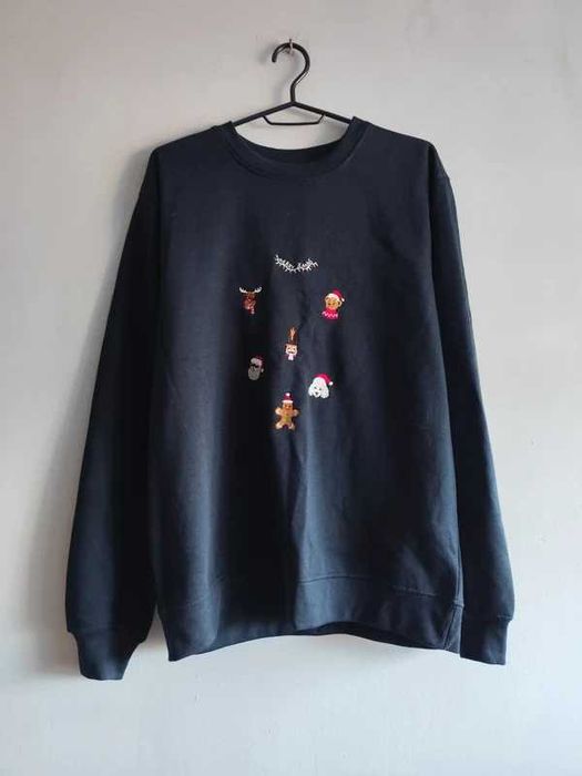 Granatowa haftowana świąteczna bluza Lefties