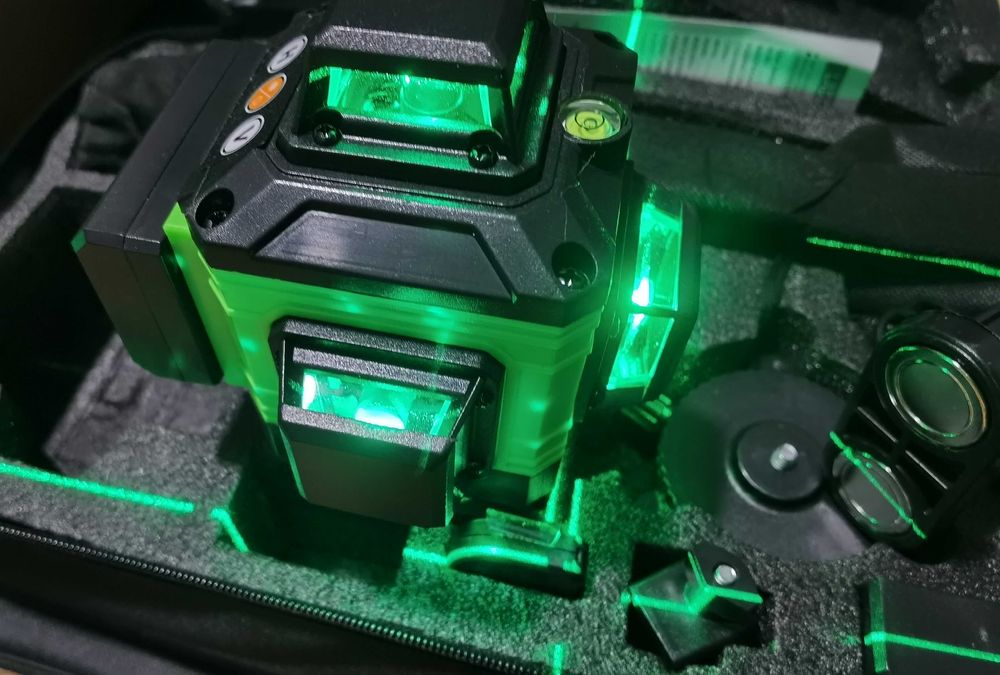 Nível laser 16 linhas profissional tripé 1,5m e 2 baterias, etc