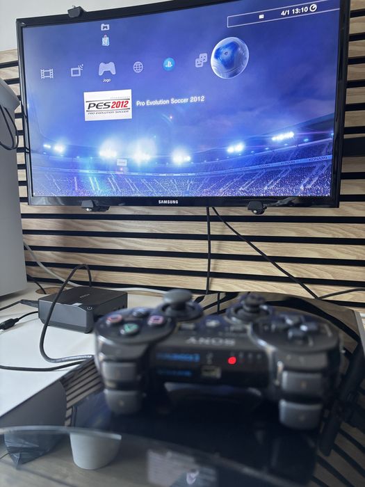 PS3 Fat + 13 Jogos – A FUNCIONAR