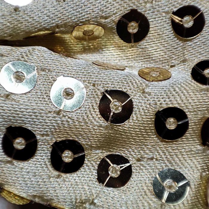 Галстук-бабочка двойная праздничная Украшена золотыми пайетками