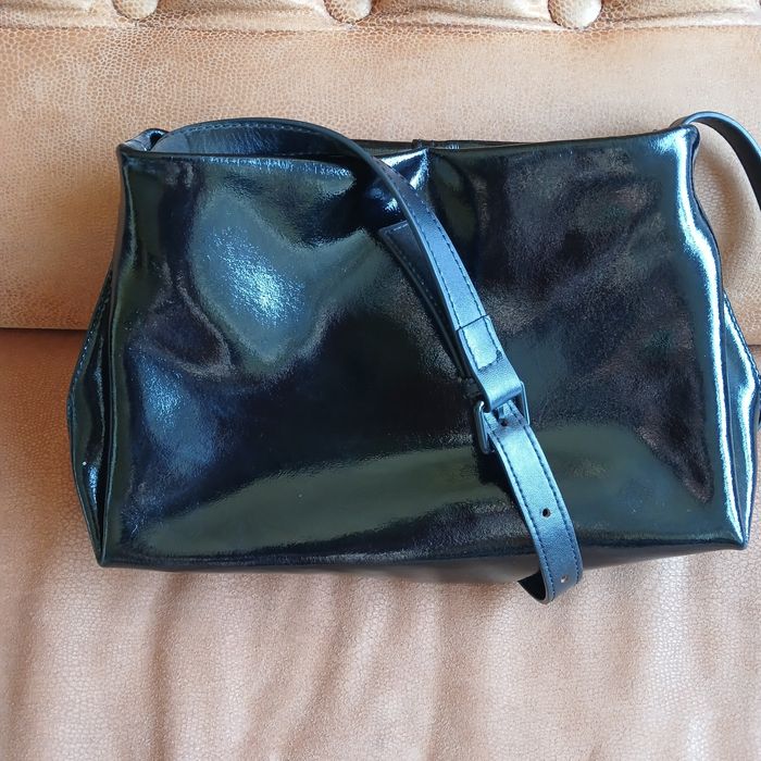 Сумка чорна лакована Estro