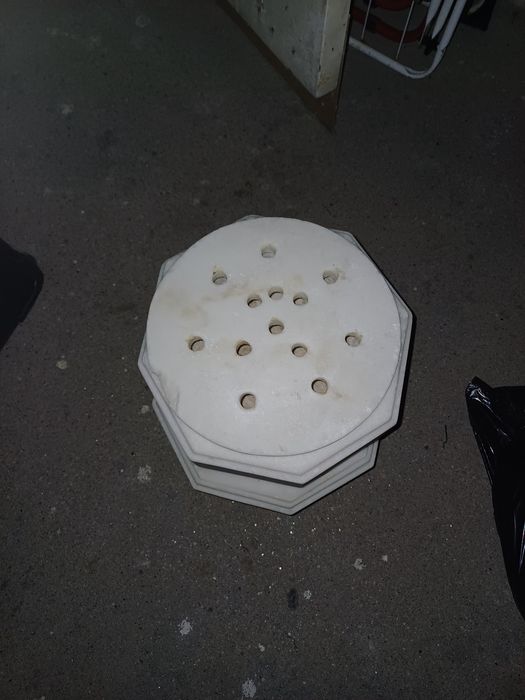 Vendo 1 floreiras em bom estado