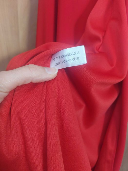 Elegancka długa czerwona sukienka z trenem roz.38-40