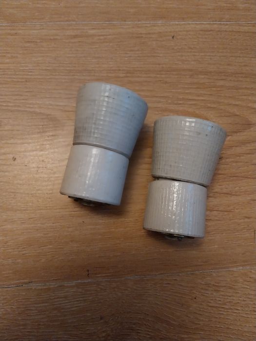 Oprawki porcelanowe na żarówkę prl