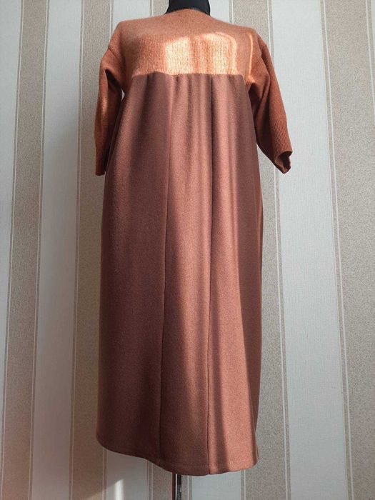 Платье теплое, демисезонное.