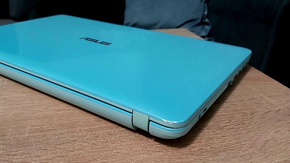 ASUS 15,6 Intel i3 12GB RAM DDR4 NVIDIA GeForce 920MX 2GB SSD 256GB