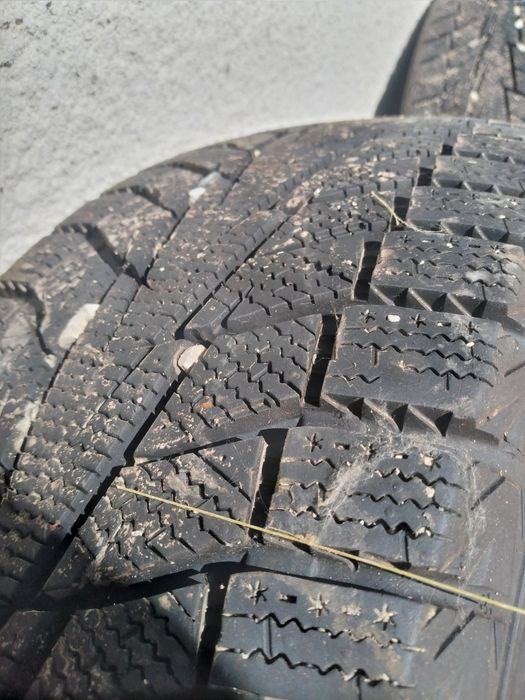Продам комплект шин зимових 205/70R15 з дисками 4шт