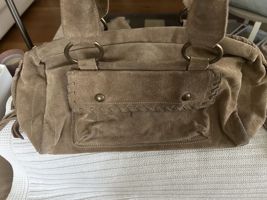 Carteira em camurça beje da Massimo Dutti