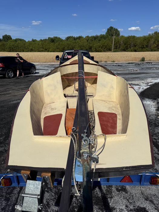 Яхта парусна моторна двух палубна с лафетом лавет катер