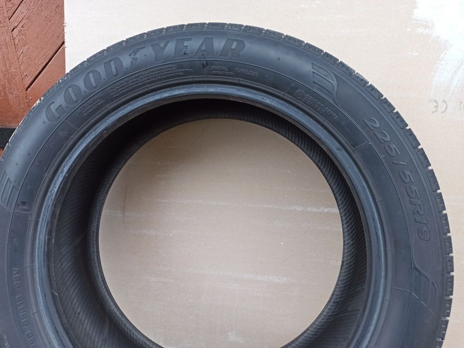 Goodyear 225/55 R19