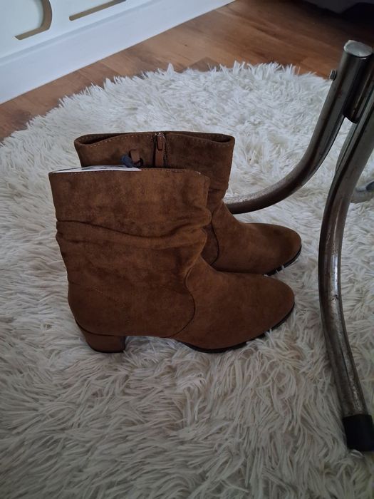 Nowe zamszowe botki