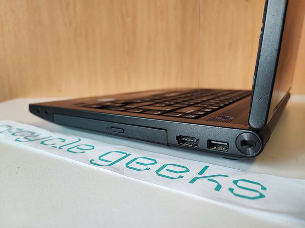 Portátil Samsung NP400B4B-A01PT Intel i5-2520M 6GB Ram 320GB HDD Teclado PT Linux Estado: Razoável - C