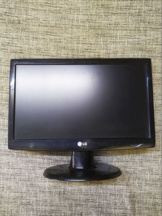 Монитор  2 шт   LG  19 и 23 - есть нюансы