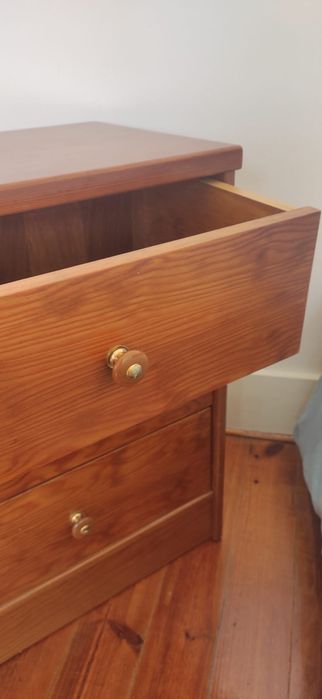 Secretaria e mesa de cabeceira em madeira