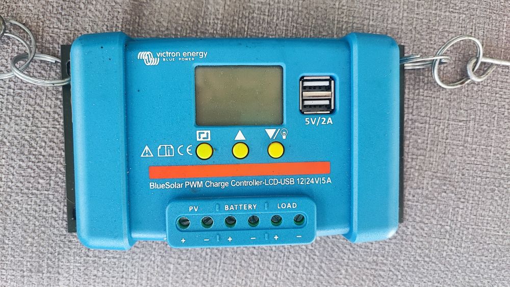 Panel stoneczny 115W i akumulator zelowy
60Ahzregulatorem LCD