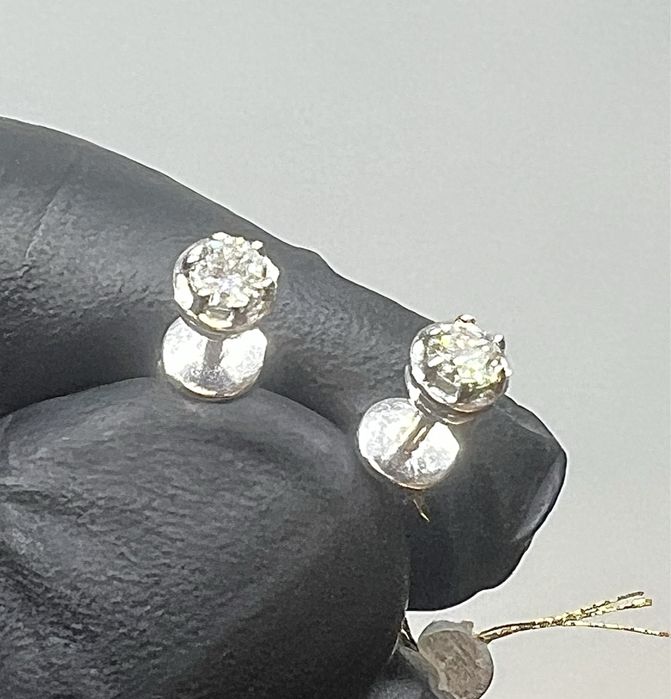 Золоті сережки на закрутках 0.27 карат. Бриллианты.