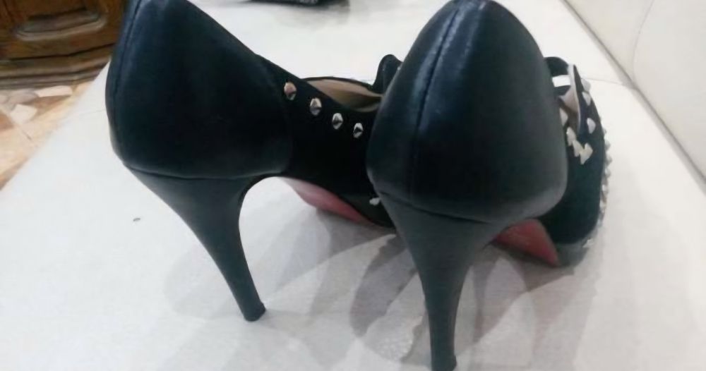 Czółenka z nitami po jednym wyjsciu 39/ 24 cm/