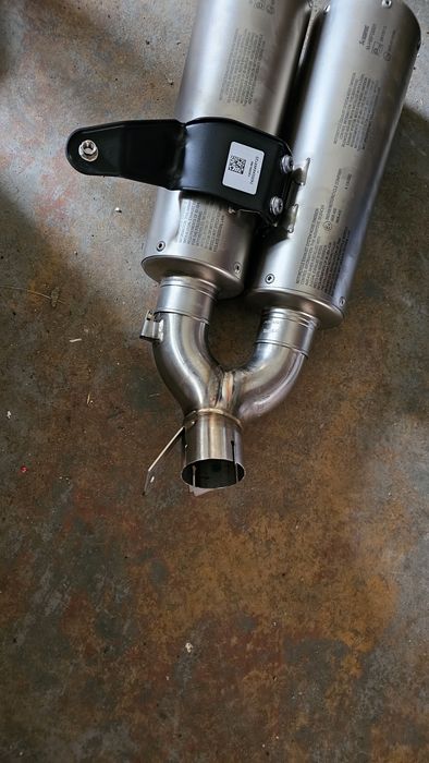 Wydech akrapovic