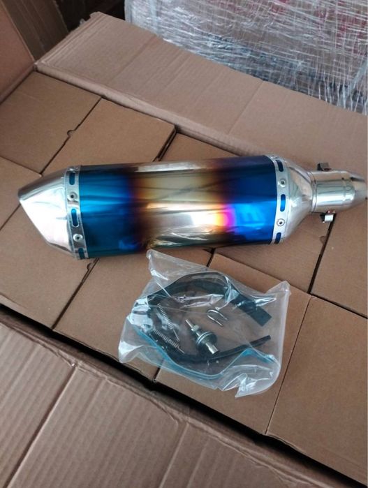 Прямоток Akrapovic, довжина 37 сантиметрів