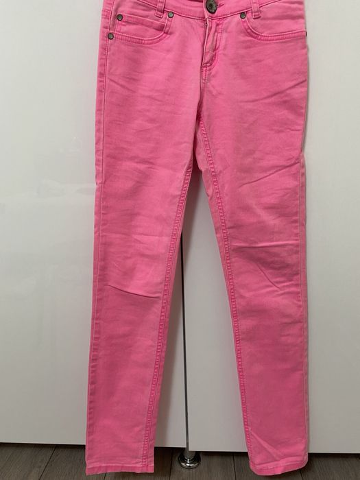 Яркие джинсы