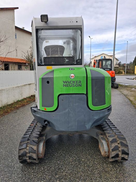 Mini Giratória  Mini Escavadora Neuson EZ38