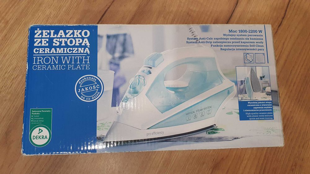 Żelazko ze stopą ceramiczną Dekra