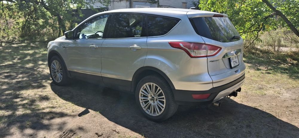 Ford Escape.    .