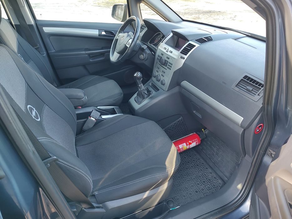 Opel Zafira 1.7 дизель 7 мест